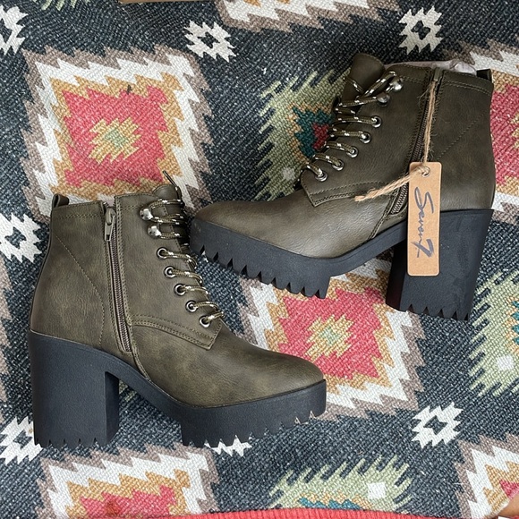 NEW Seven7‎ Flat Iron Combat Lace Up Boots Size 7 - Picture 5 of 8